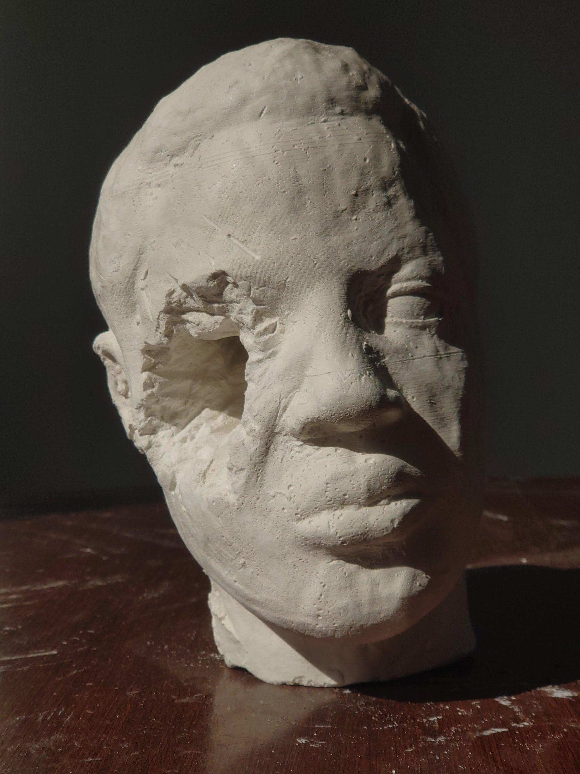 SOLD - Premonition VIII <br><small> Plaster, 19 x 15 x 23 cm, €200</small>