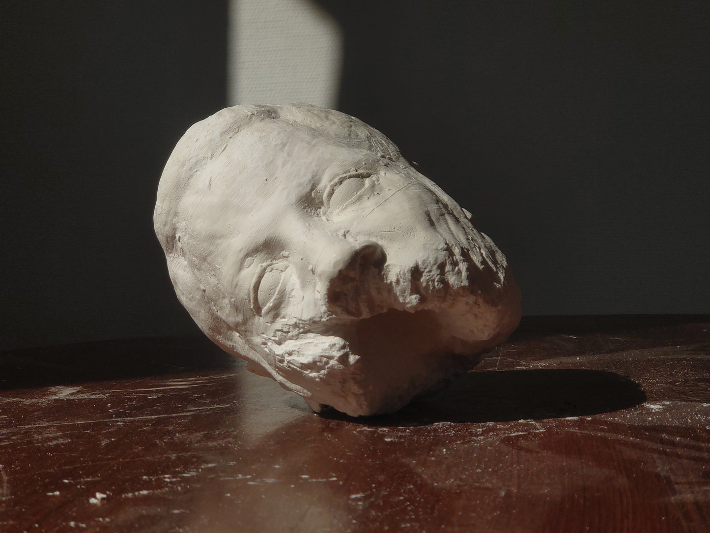 Premonition II <br><small> Plaster, 19 x 15 x 20 cm, €200</small>