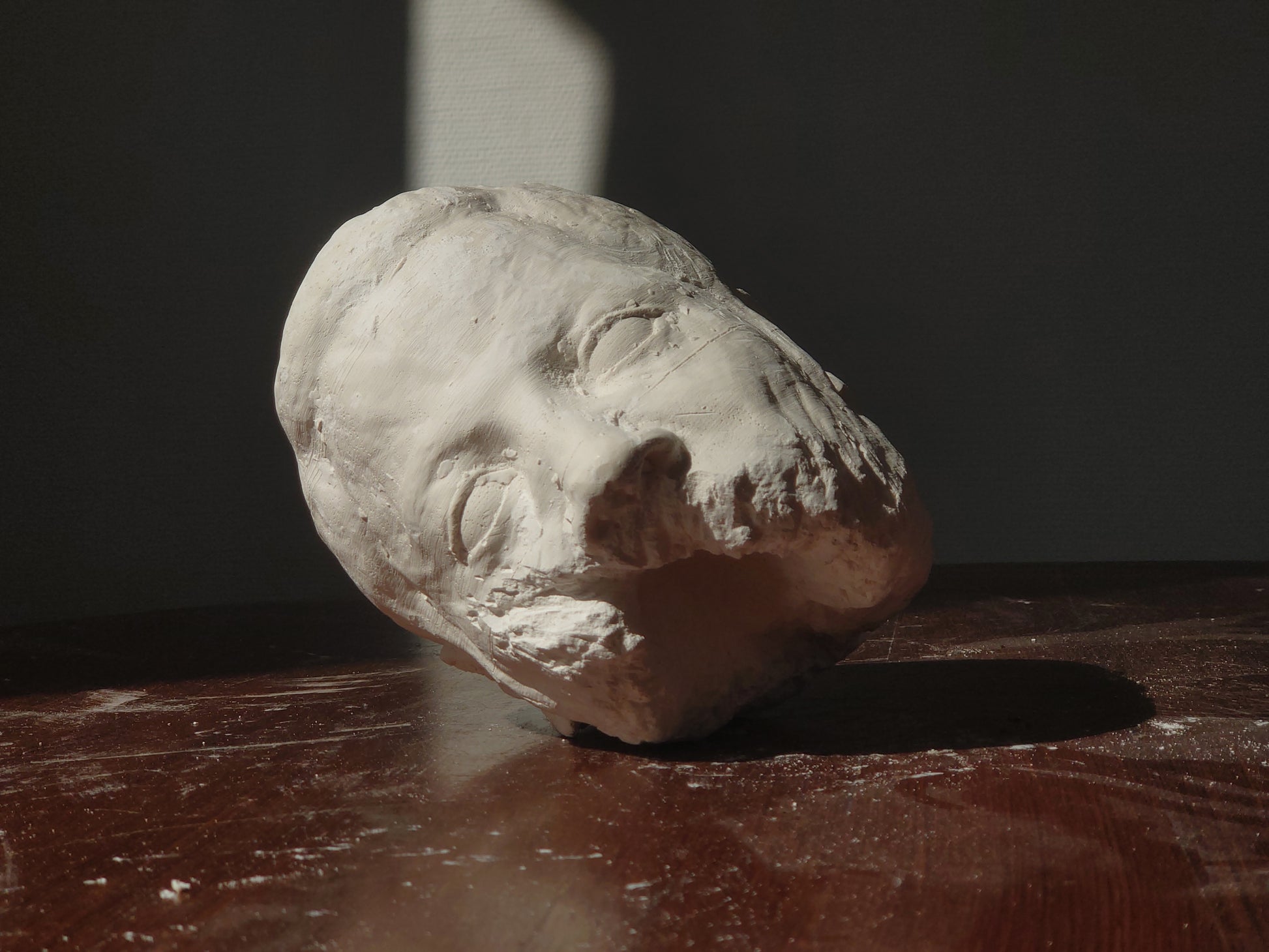 Premonition II <br><small> Plaster, 19 x 15 x 20 cm, €200</small>